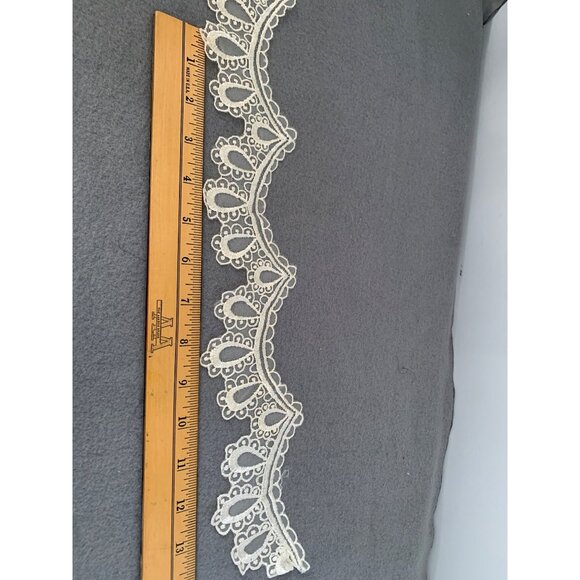 Vintage Ivory Vintage Lace Trim Scalloped Edging 3 yards 2.5" wide 1990s Sewing - Picture 4 of 6